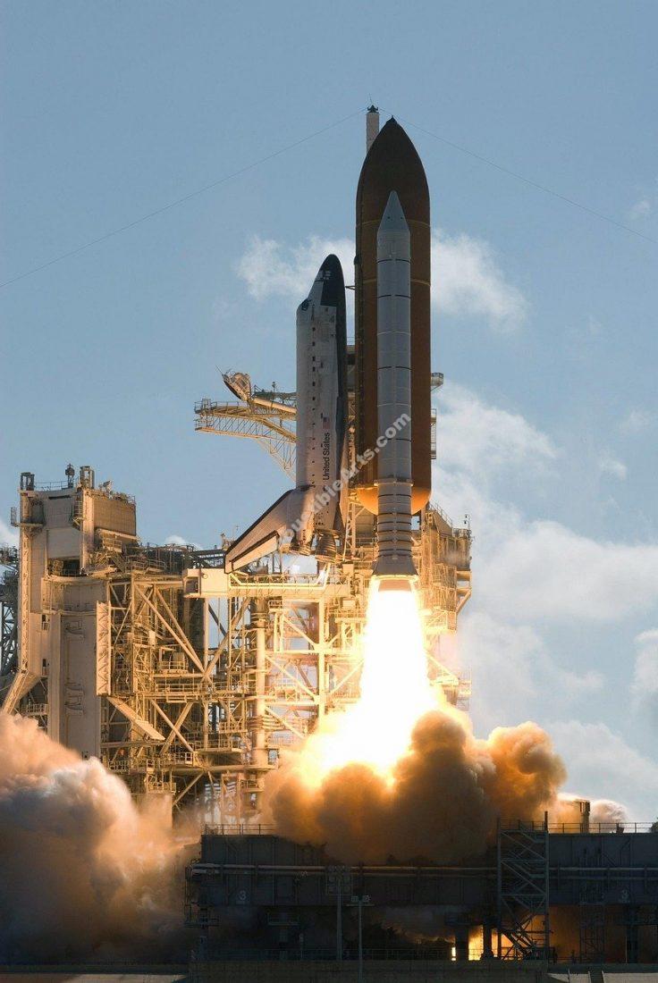 space shuttle discovery launch, liftoff, astronaut